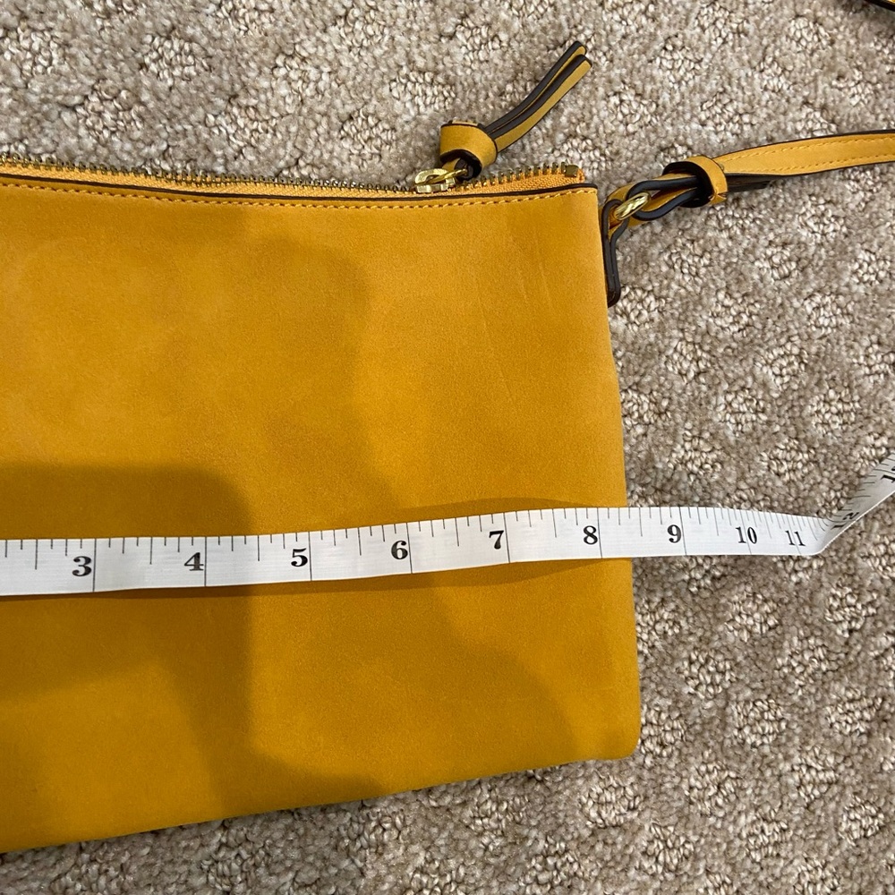 Crossbody bag. - Picture 6 of 10